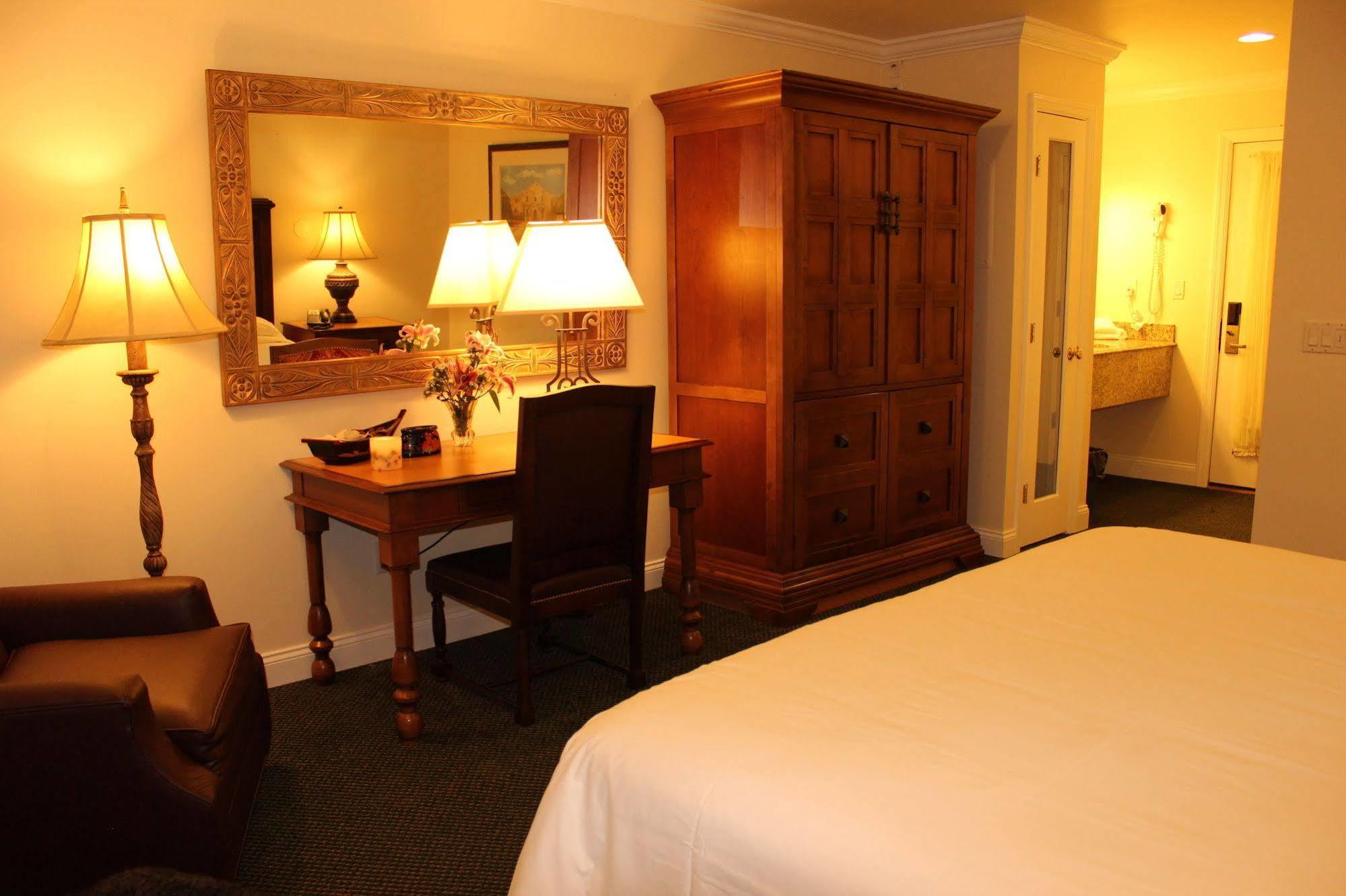 Kenny'S Tipperary Inn Монток Екстер'єр фото