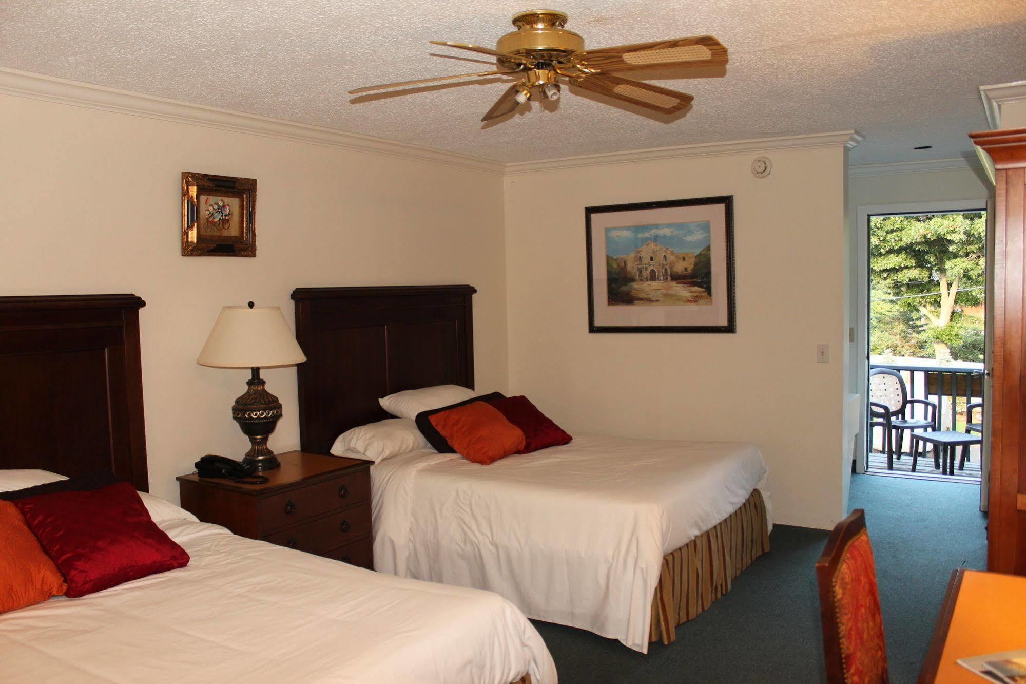 Kenny'S Tipperary Inn Монток Екстер'єр фото